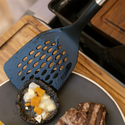 Spatulă cu fante Nylon 34 cm | Lunasol