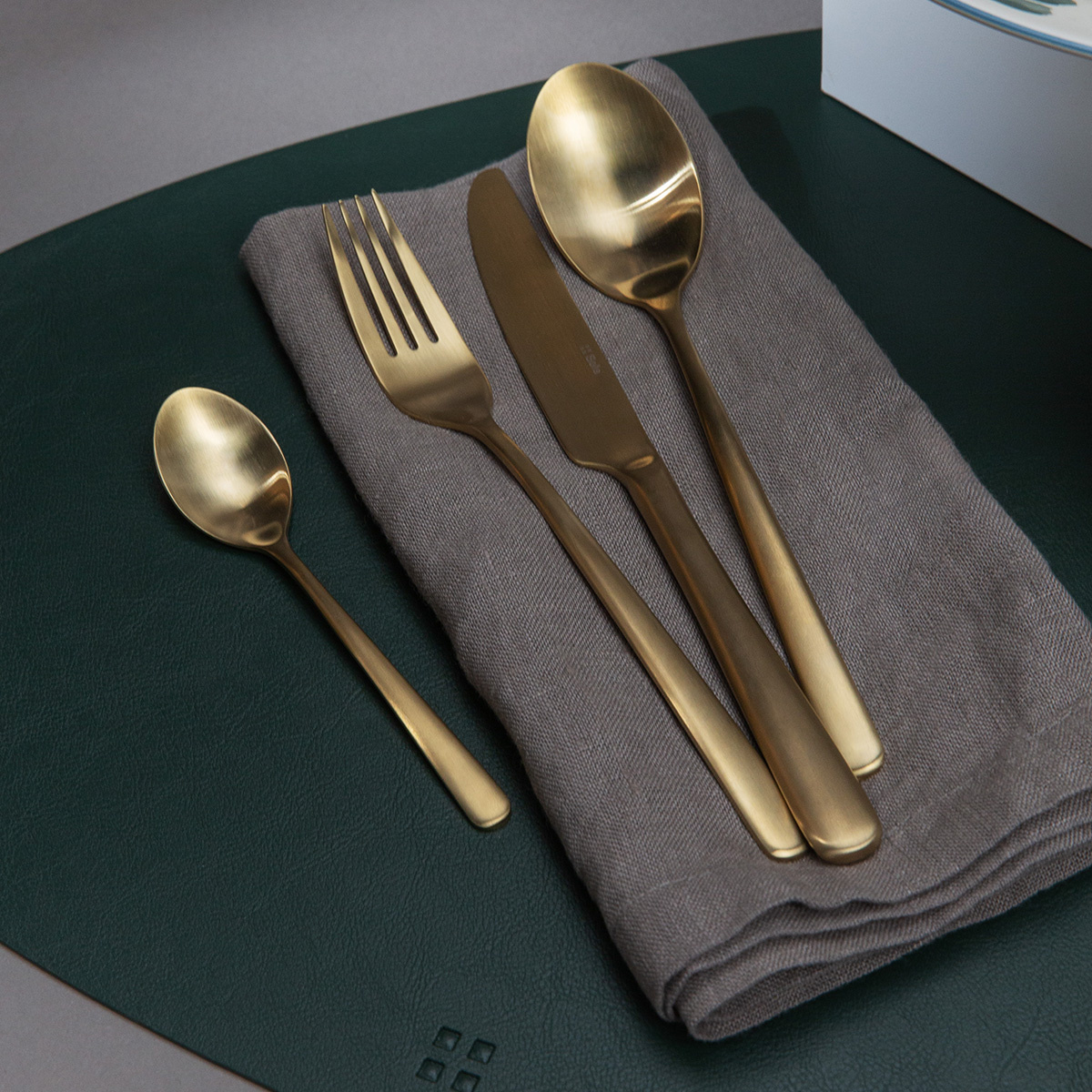 Set tacâmuri 16 buc. – Salamanca PVD Champagne mat