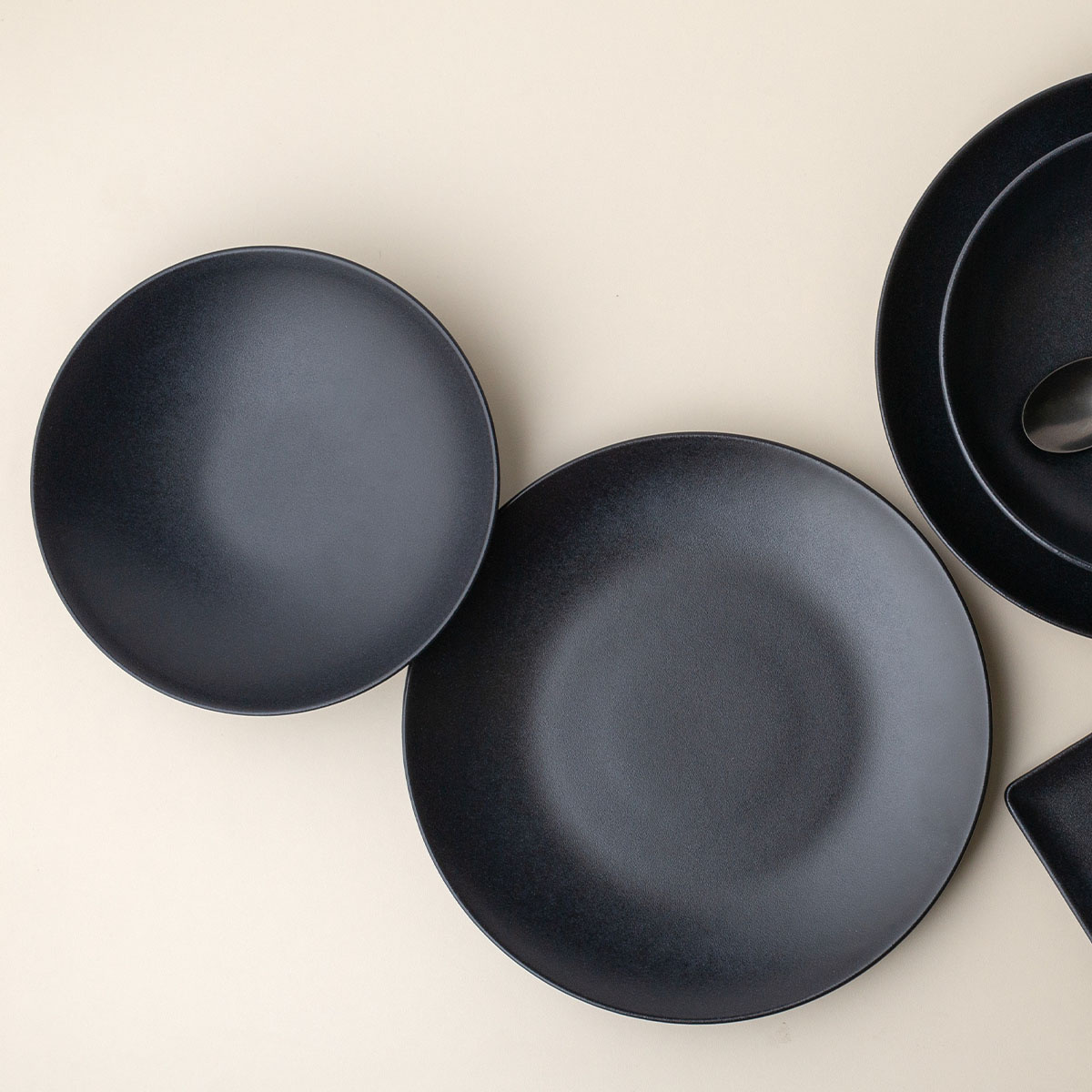 Farfurie întinsă 27 cm 4 buc - Basic negru mat