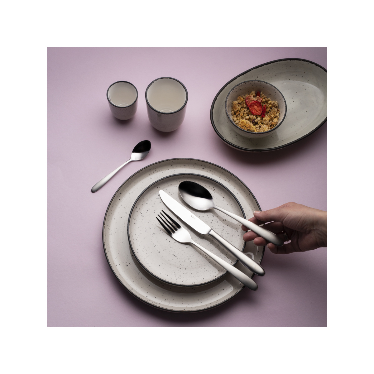 Farfurie întinsă U-Coupe 28 cm - Gaya Atelier gri deschis stropită