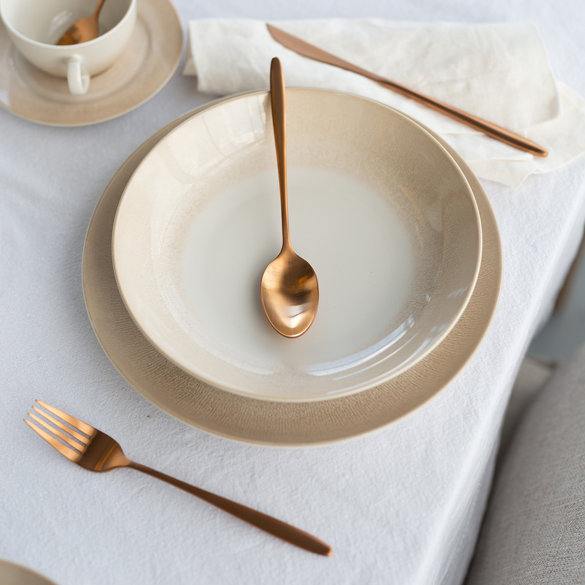 Set tacâmuri 16 piese Vivo rose gold | Sola