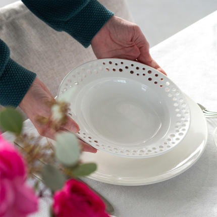 Farfurie adâncă perforată ø 23 cm — Flow Lunasol