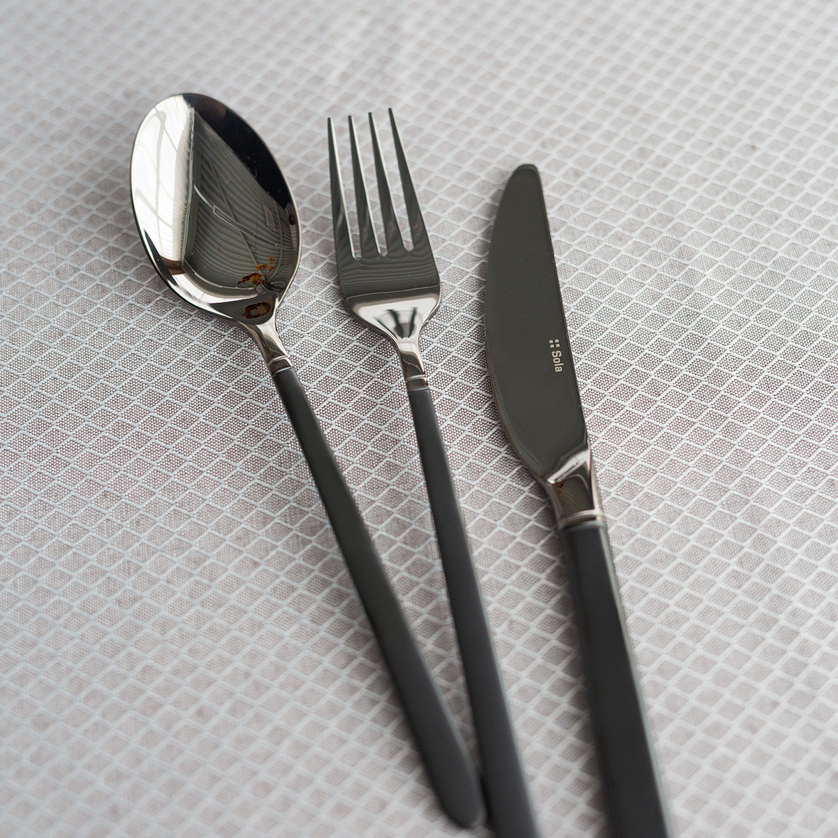 Set tacâmuri 16 buc. — Porto PVD titan închis / negru sablat