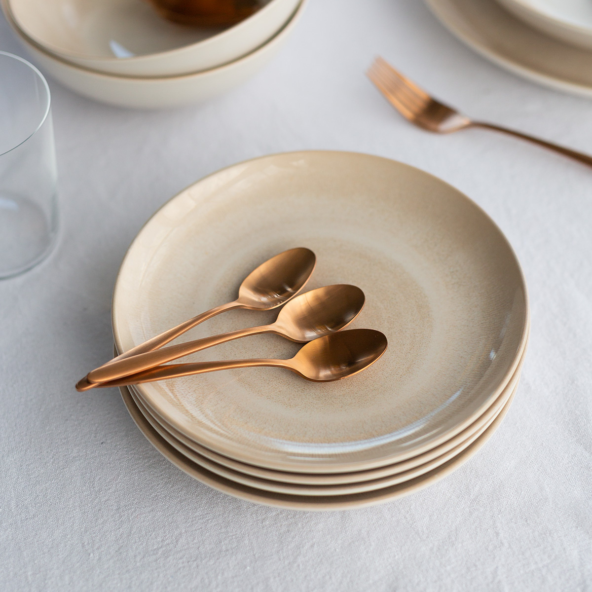 Set tacâmuri 16 piese Vivo rose gold | Sola
