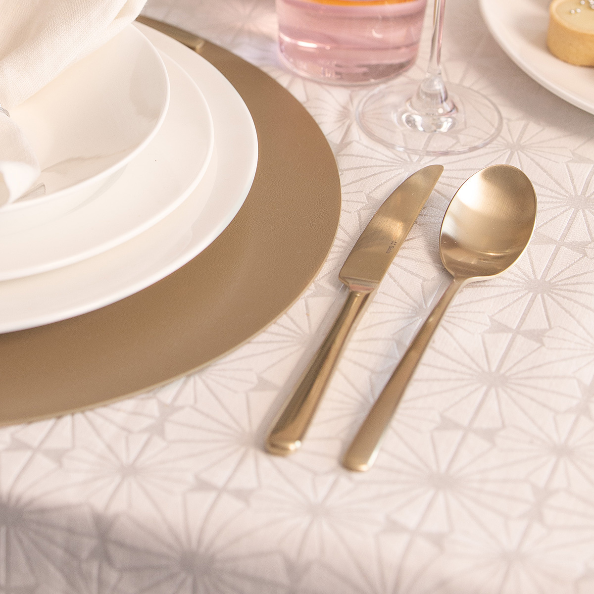Set tacâmuri 16 buc. – Salamanca PVD Champagne mat