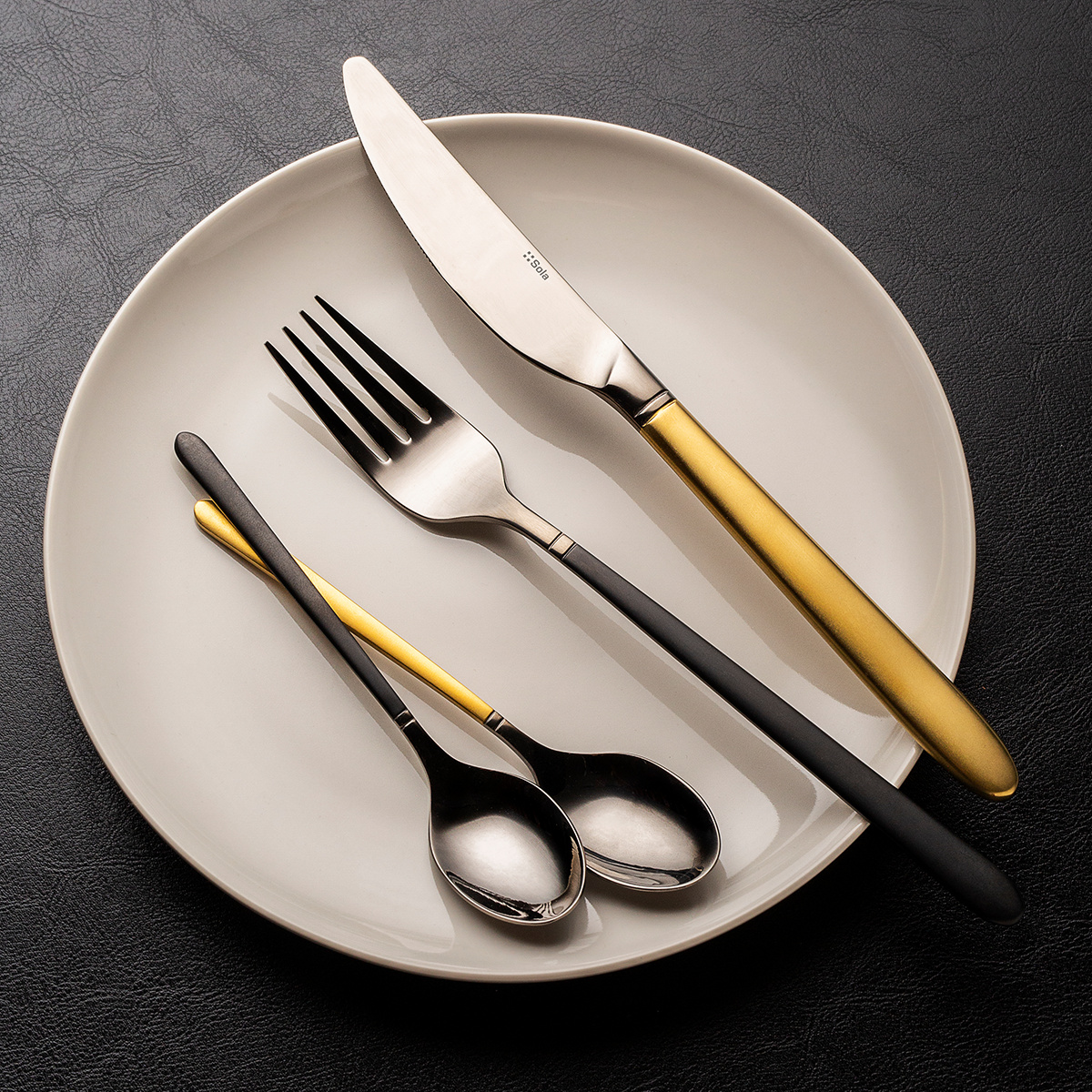Set tacâmuri 16 buc. — Porto PVD titan închis / negru sablat