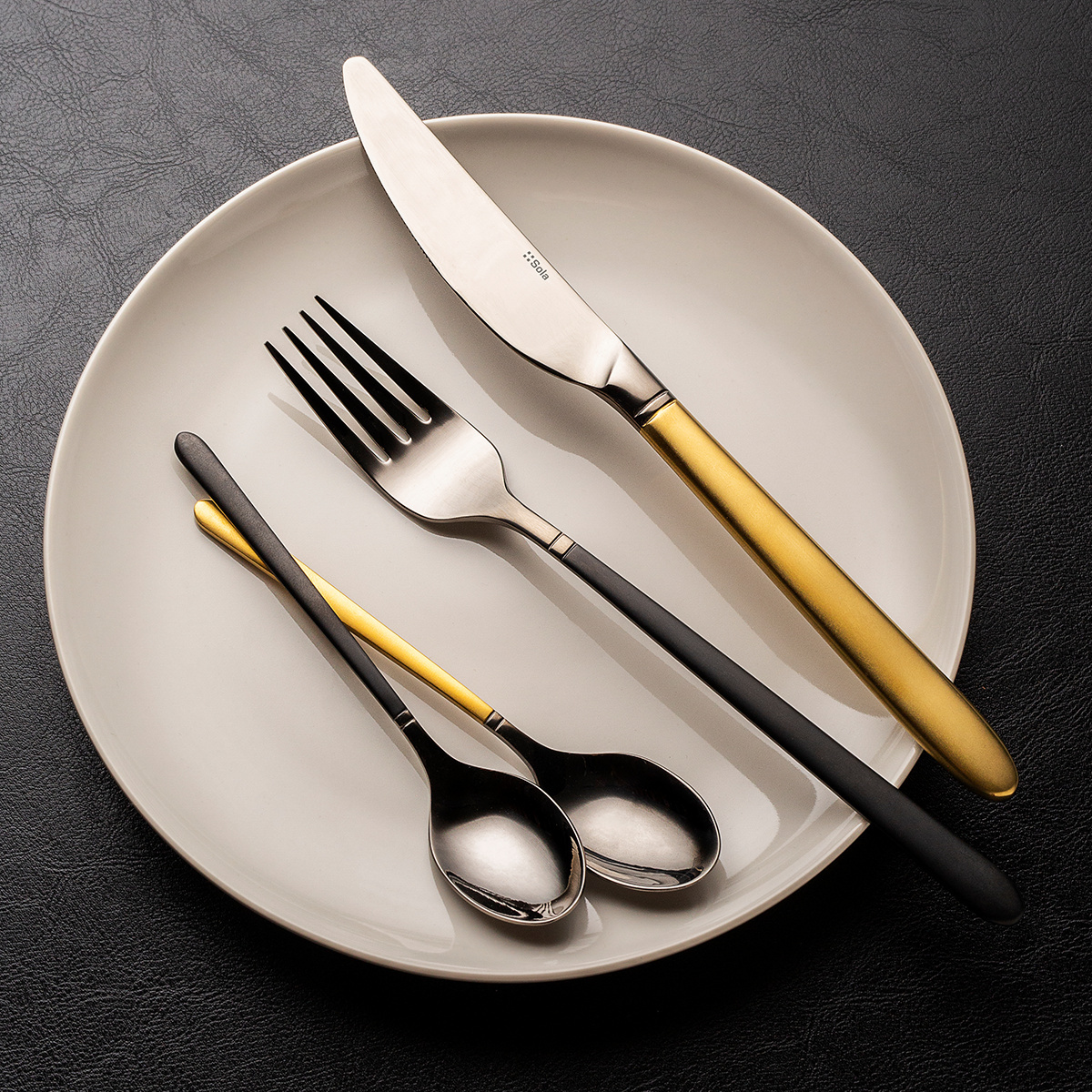 Set tacâmuri 16 buc. — Porto PVD titan închis / auriu sablat